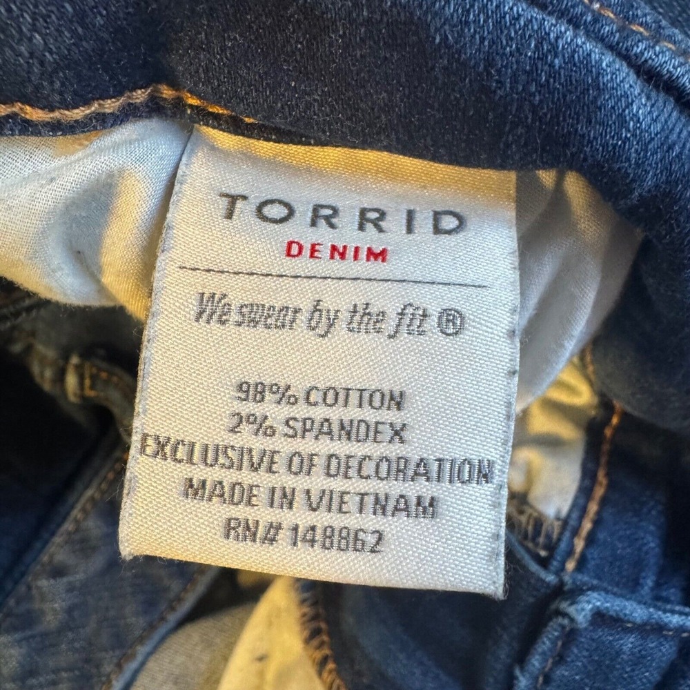 Torrid plus size jeans denim 18R 30 inseam. Distressed,‎ straight leg - Picture 5 of 7